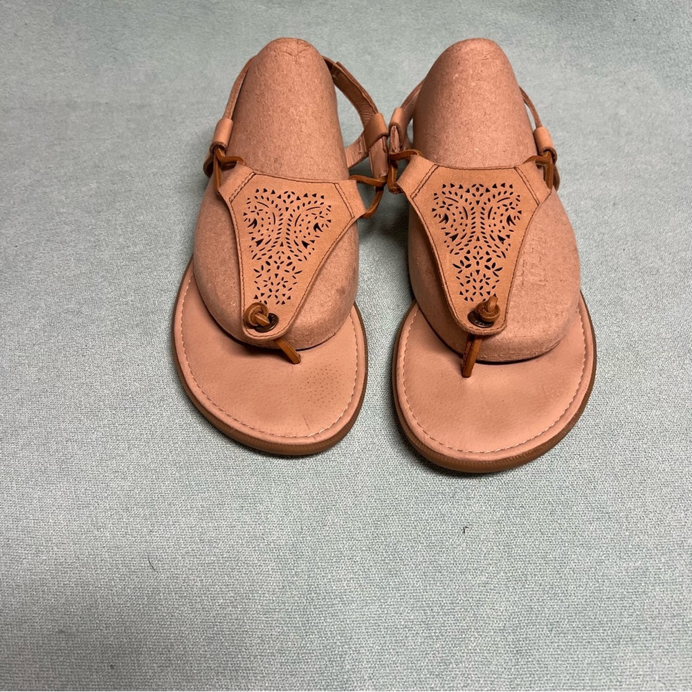 Sperry slip on thong sandal with back strap in vechetta natural‎ leather flat